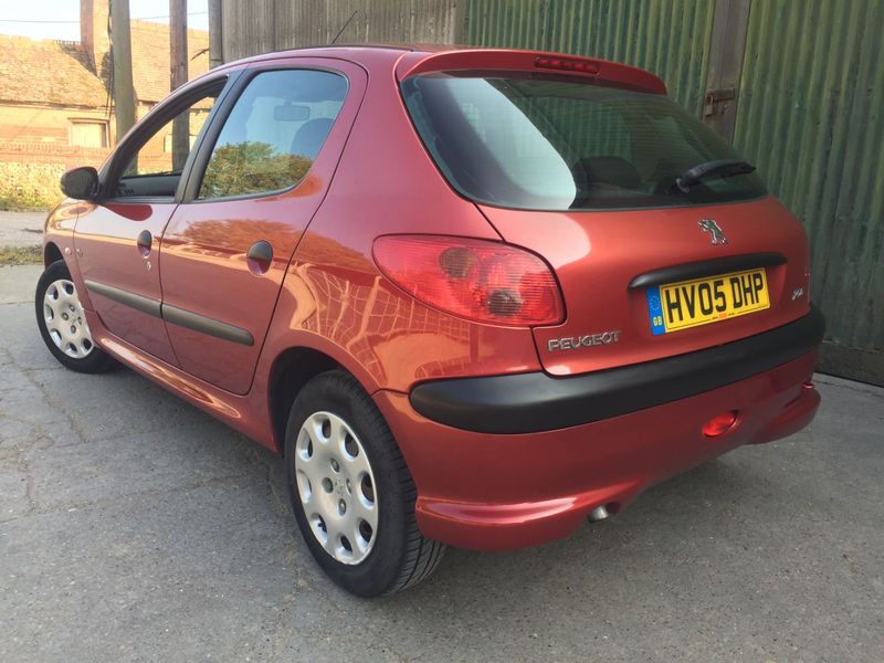 PEUGEOT 206