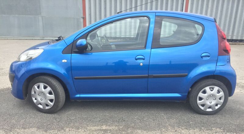 PEUGEOT 107