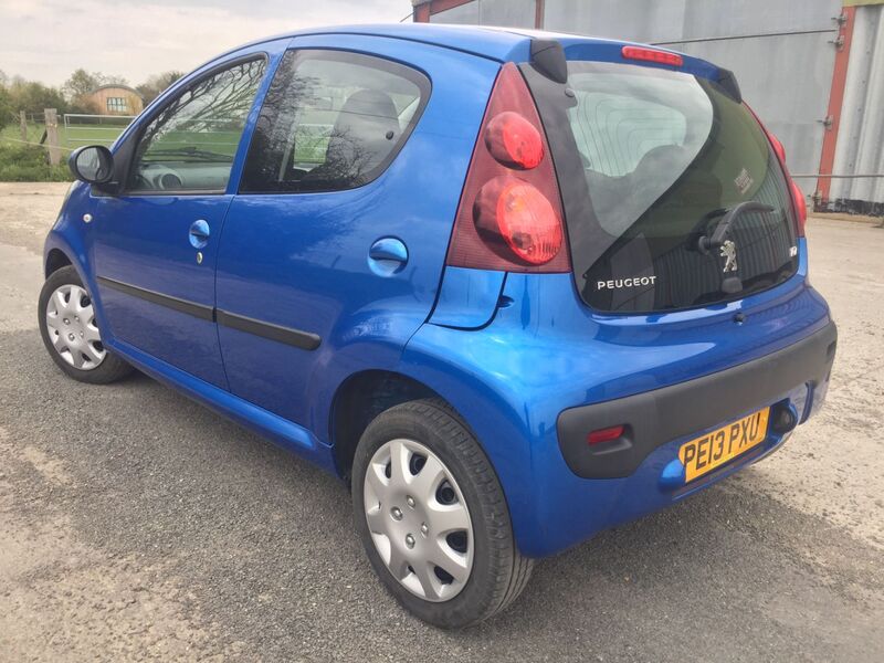 PEUGEOT 107