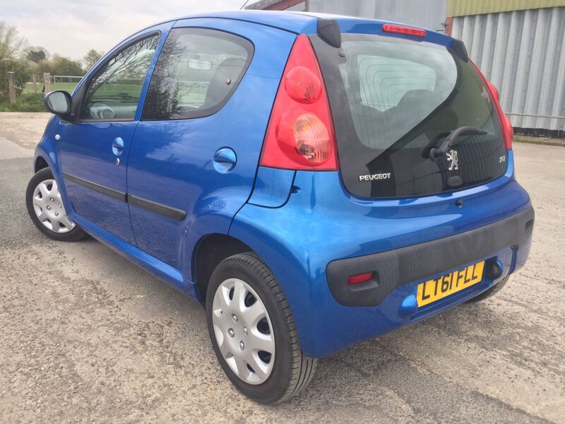 PEUGEOT 107