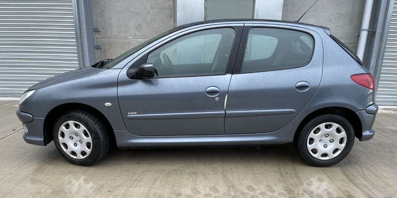 PEUGEOT 206